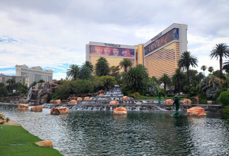 The Top 5 Reasons to Choose a Hotel Casino Experience